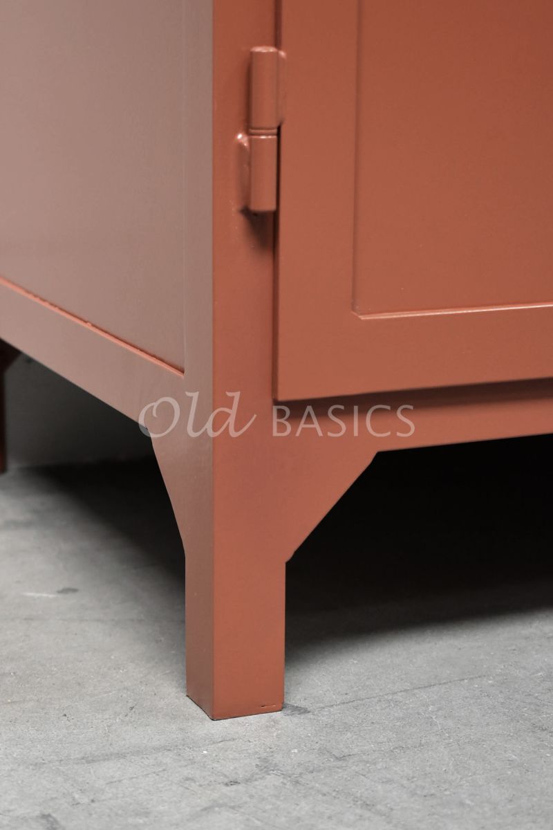 Detail van Apothekerskast Vitrine, 2 deuren, RAL8004, terra, rood, oranje, bruin, materiaal staal